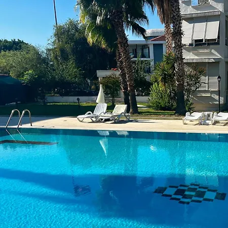 In A Complex With A Pool And A Great Location Apartment